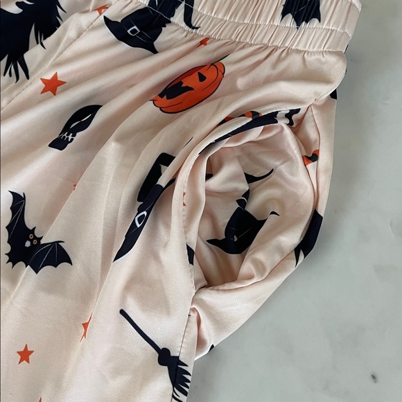 Halloween Themed Pajama Set Small Long Sleeve Shirt Pants Collared Pockets - Picture 12 of 15